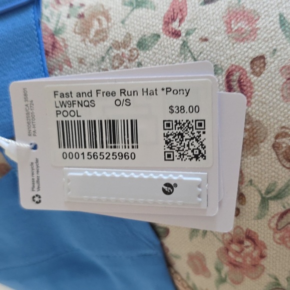 NWT Lululemon Athletica Sky Blue Cap - Picture 3 of 4
